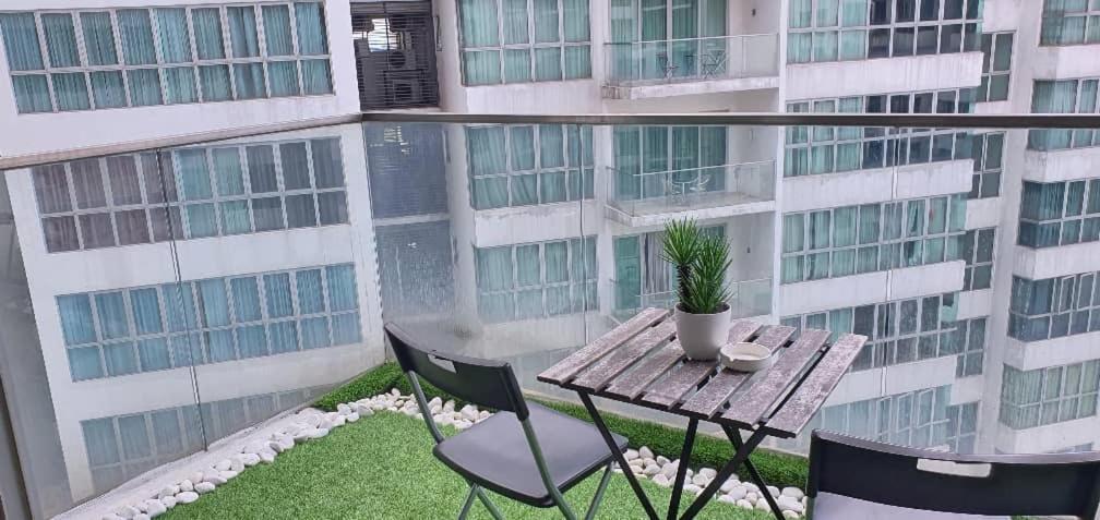 Regalia Suites With Infinity Pool Klcc By Staycation Homes Kuala Lumpur Bagian luar foto