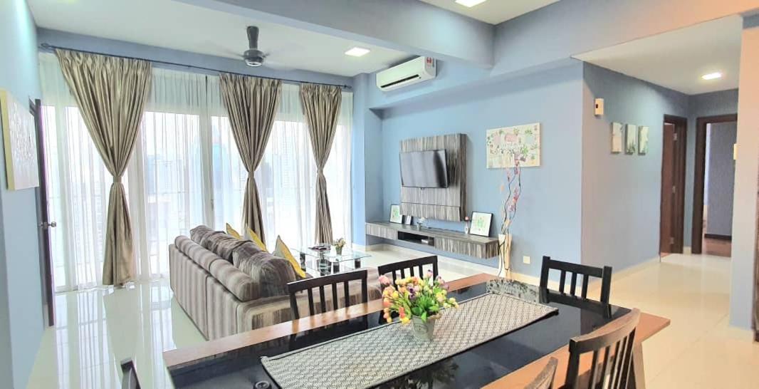 Regalia Suites With Infinity Pool Klcc By Staycation Homes Kuala Lumpur Bagian luar foto