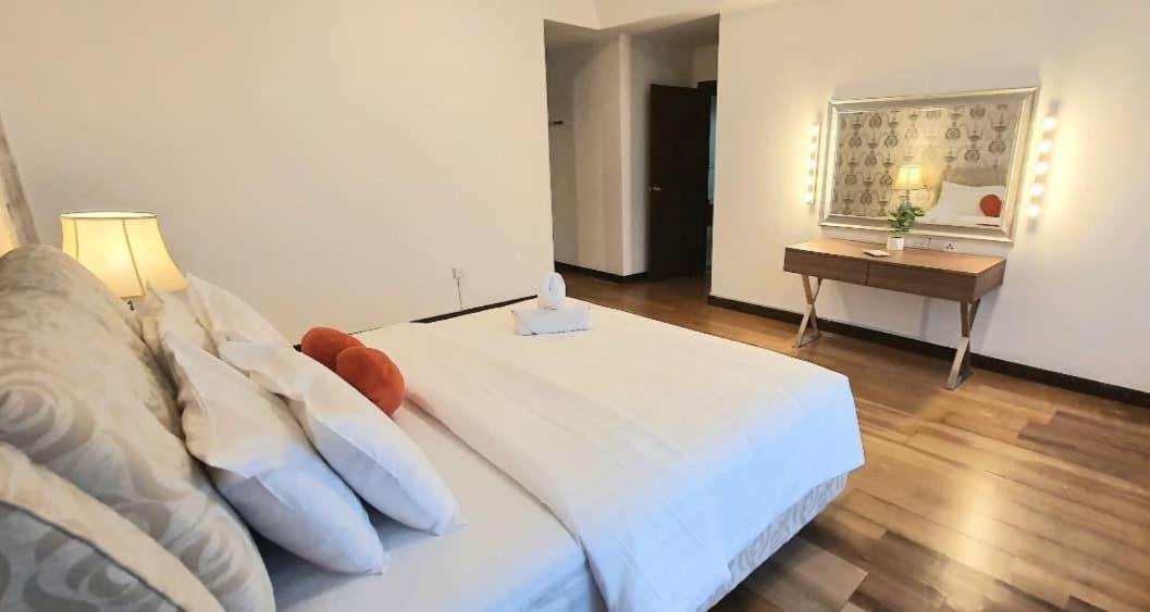 Regalia Suites With Infinity Pool Klcc By Staycation Homes Kuala Lumpur Bagian luar foto