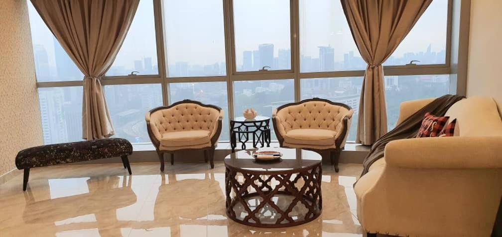 Regalia Suites With Infinity Pool Klcc By Staycation Homes Kuala Lumpur Bagian luar foto