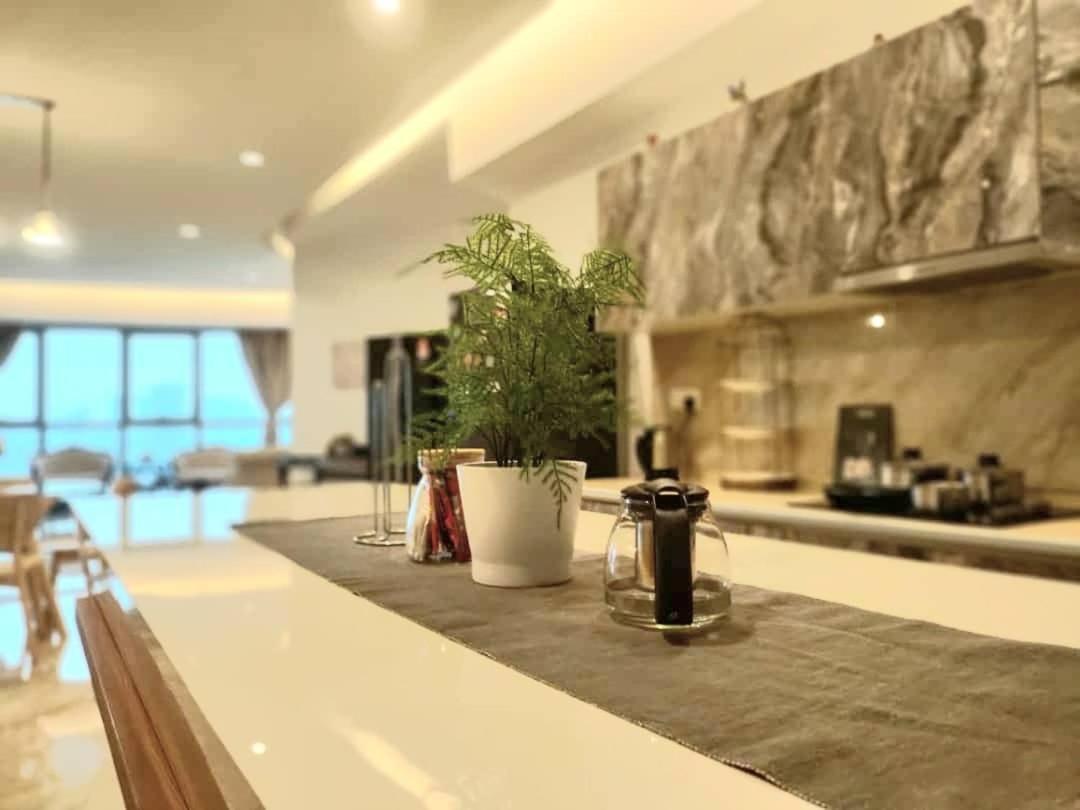 Regalia Suites With Infinity Pool Klcc By Staycation Homes Kuala Lumpur Bagian luar foto