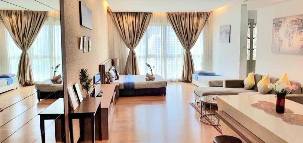 Regalia Suites With Infinity Pool Klcc By Staycation Homes Kuala Lumpur Bagian luar foto