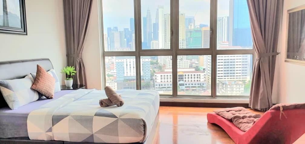 Regalia Suites With Infinity Pool Klcc By Staycation Homes Kuala Lumpur Bagian luar foto